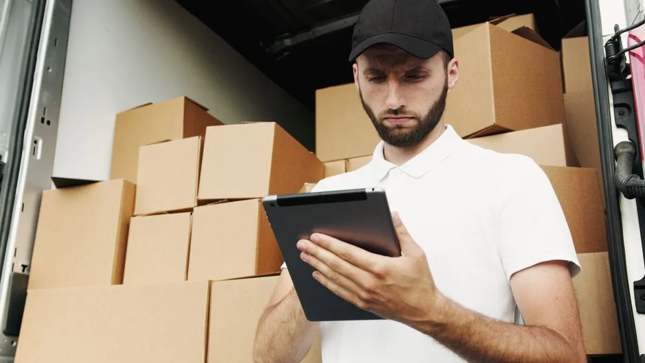 Architecting a High-Scale Delivery Tracking System: Infrastructure and Data Flow